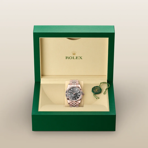 Sky-Dweller – 42 mm in 18 ct Everose Gold | Luxury Travel Watch with Dual Time Zone
